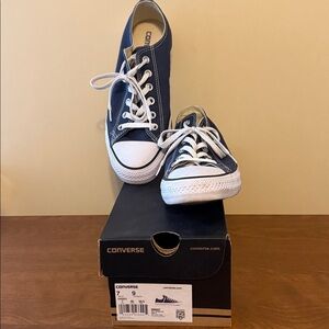 Navy Converse All Stars. Men’s 7/Women’s 9